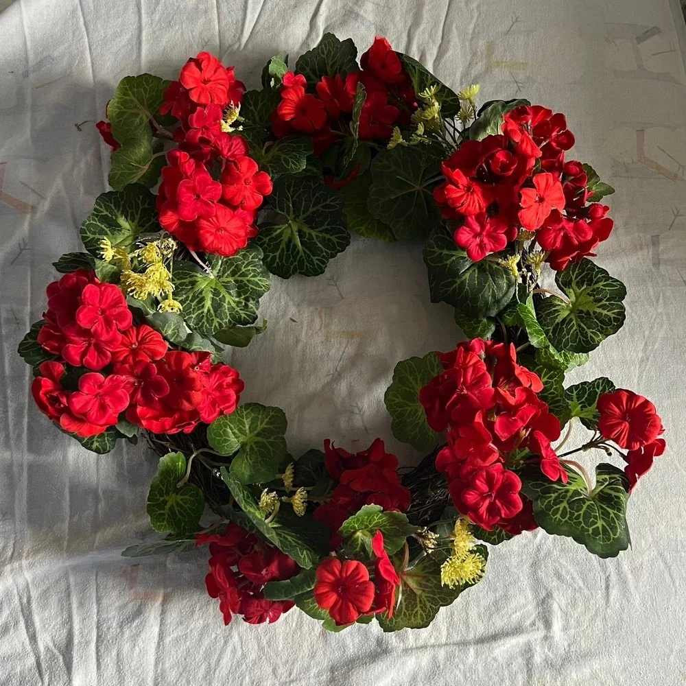 Geranium Wreath Unisex 18in Red NWOT Silk Floral Grapevine Base